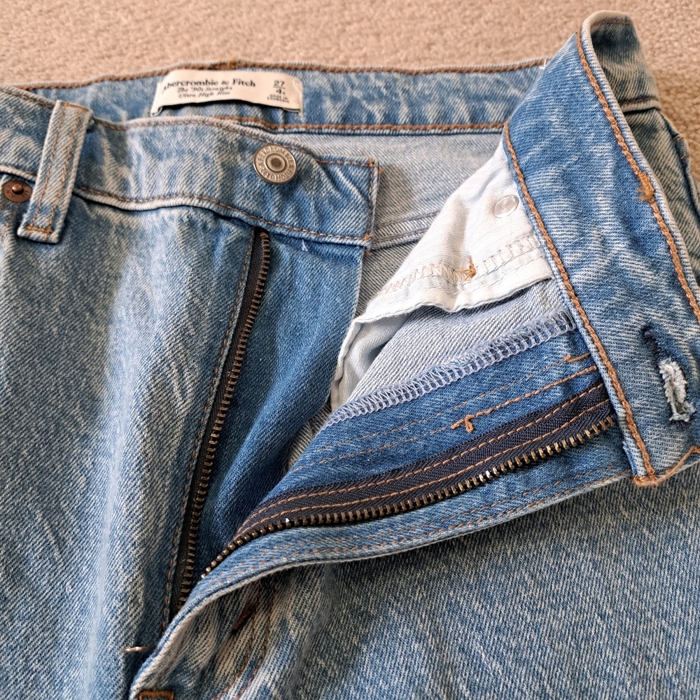 Abercrombie & Fitch Denim 90s Straight Ultra High Rise Jeans Blue Size 27 - Picture 7 of 16